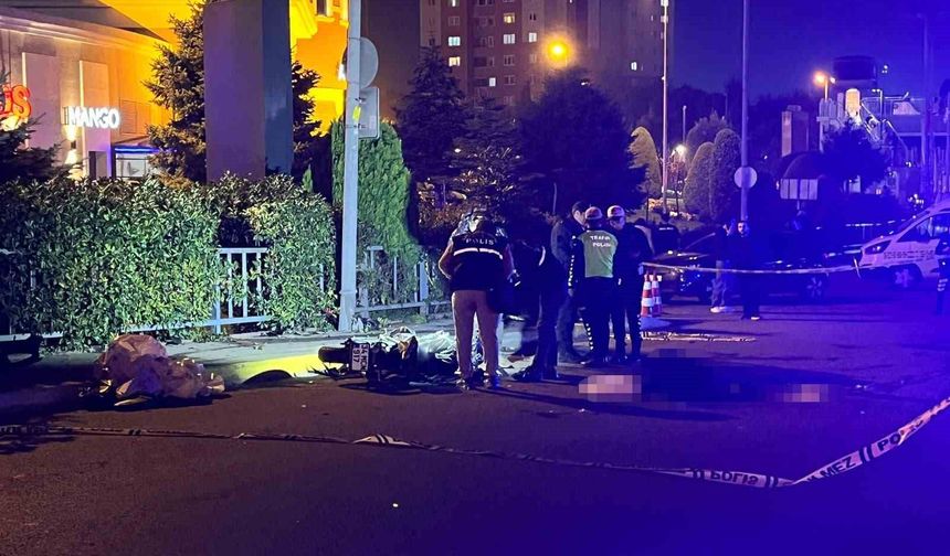 Küçükçekmece'de motosiklet otomobille çarpıştı: 1 ölü, 1 yaralı