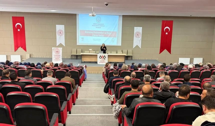 Kütahya'da personellere aile bilinci ve çocuk yetiştirme eğitimleri verildi