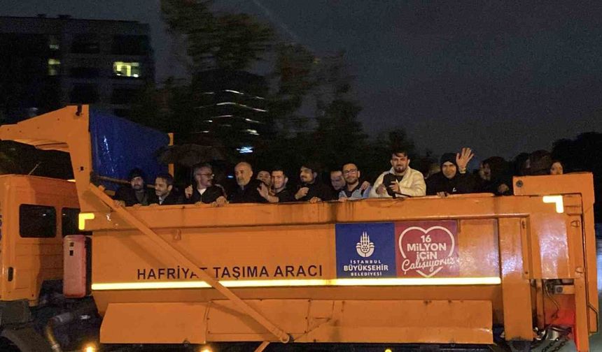 Sarıyer'de mahsur kalan 200'ün üzerinde çalışan, kamyonlarla kurtarıldı