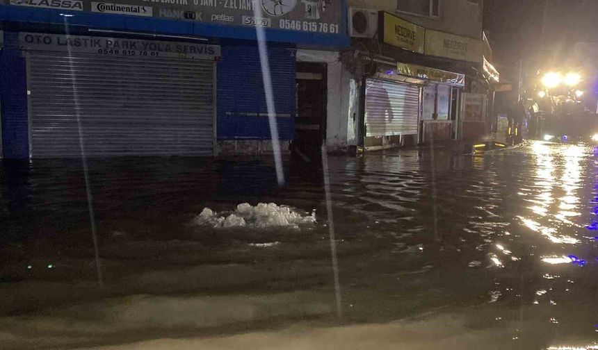 Sarıyer'de selde yolun karşısına geçmeye çalışırken düşen bir kişi hayatını kaybetti