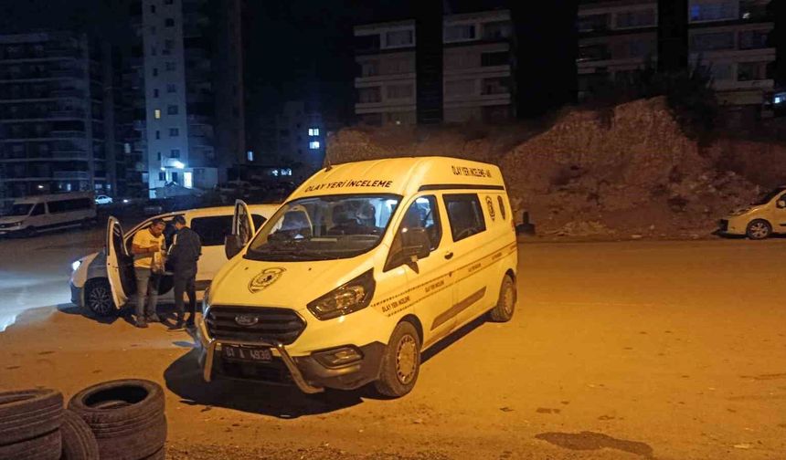 Sevgilisinin eski eşi geldi, pencereden çıkmaya çalışırken 3'üncü kattan düşerek hayatını kaybetti