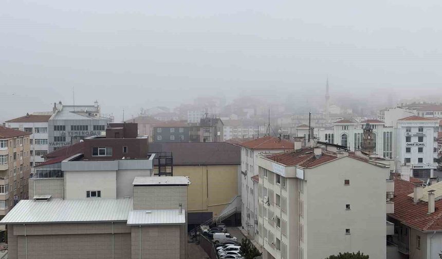 Yozgat'ta yoğun sis etkili oldu: Görüş mesafesi 30 metreye düştü