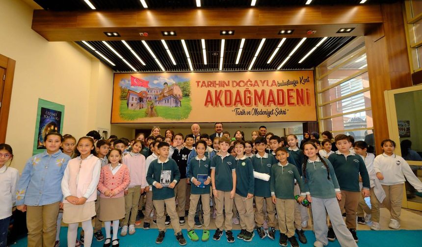 Akdağmadeni'nde 10 Bin Kitap Okurla Buluşuyor