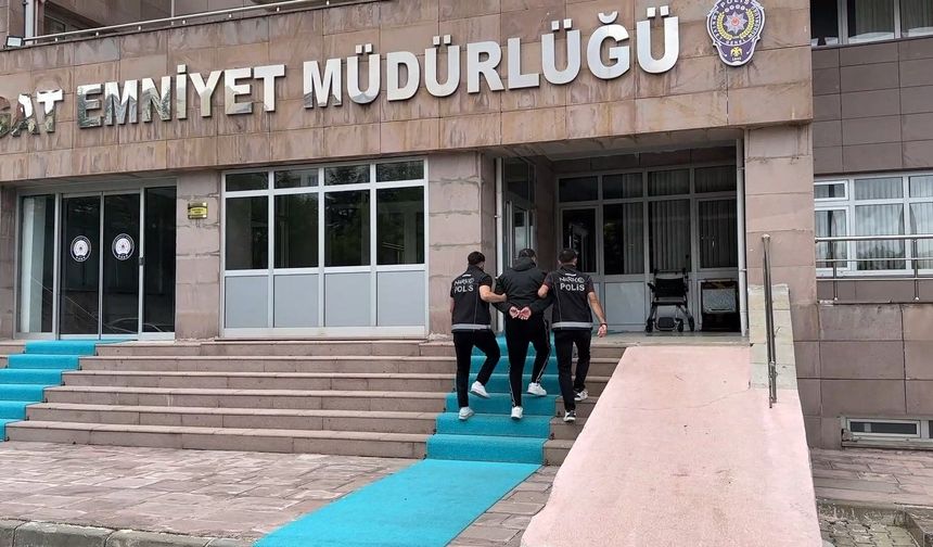 Evde Esrar Yetiştiren Şüpheli Yakalandı