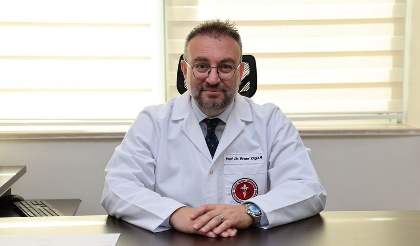 Rektör Evren Yaşar, Hem Akademiye Öncülük Ediyor Hem de Şifa Dağıtıyor