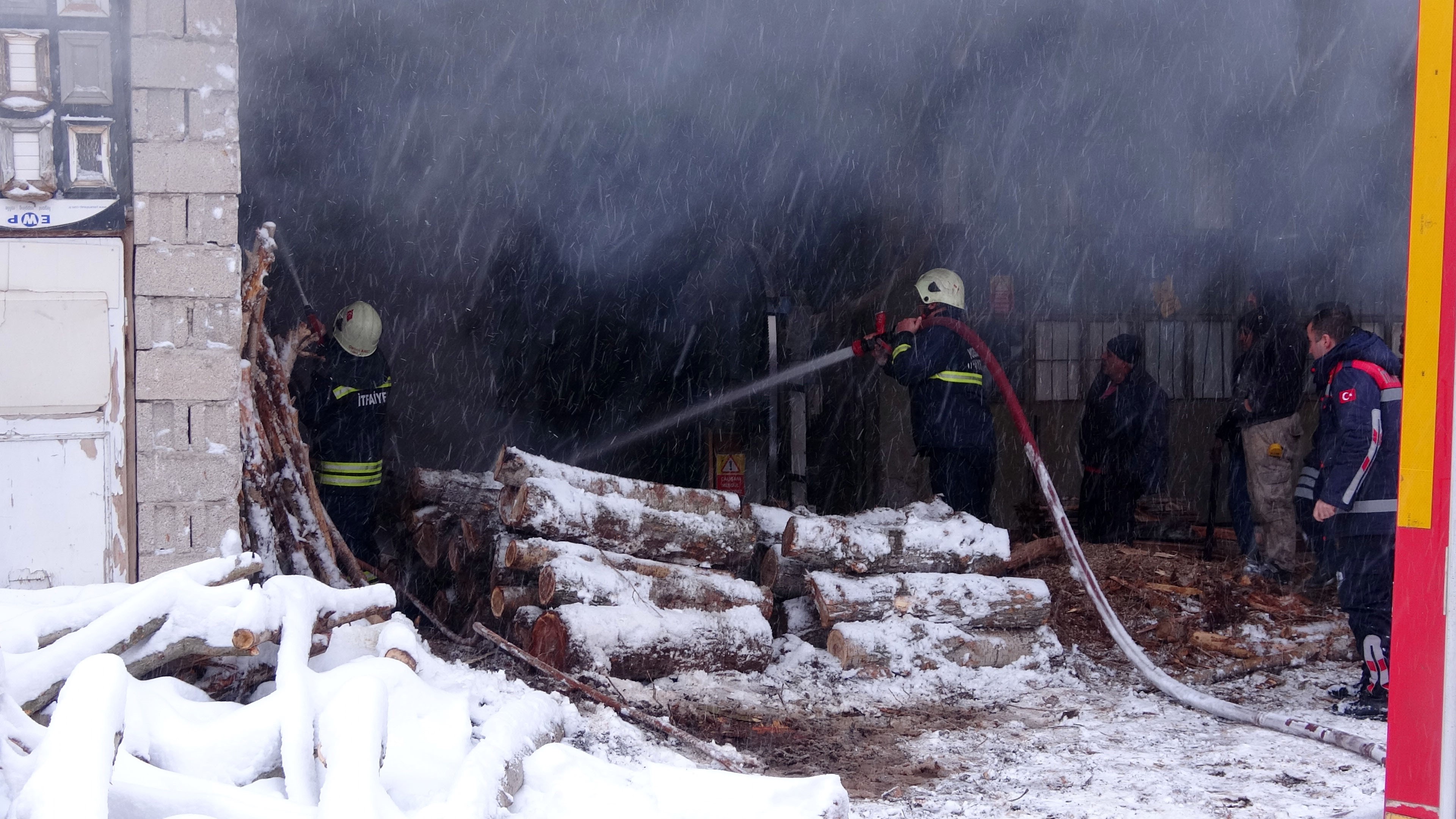 Yozgat'ta korkutan yangın (1)