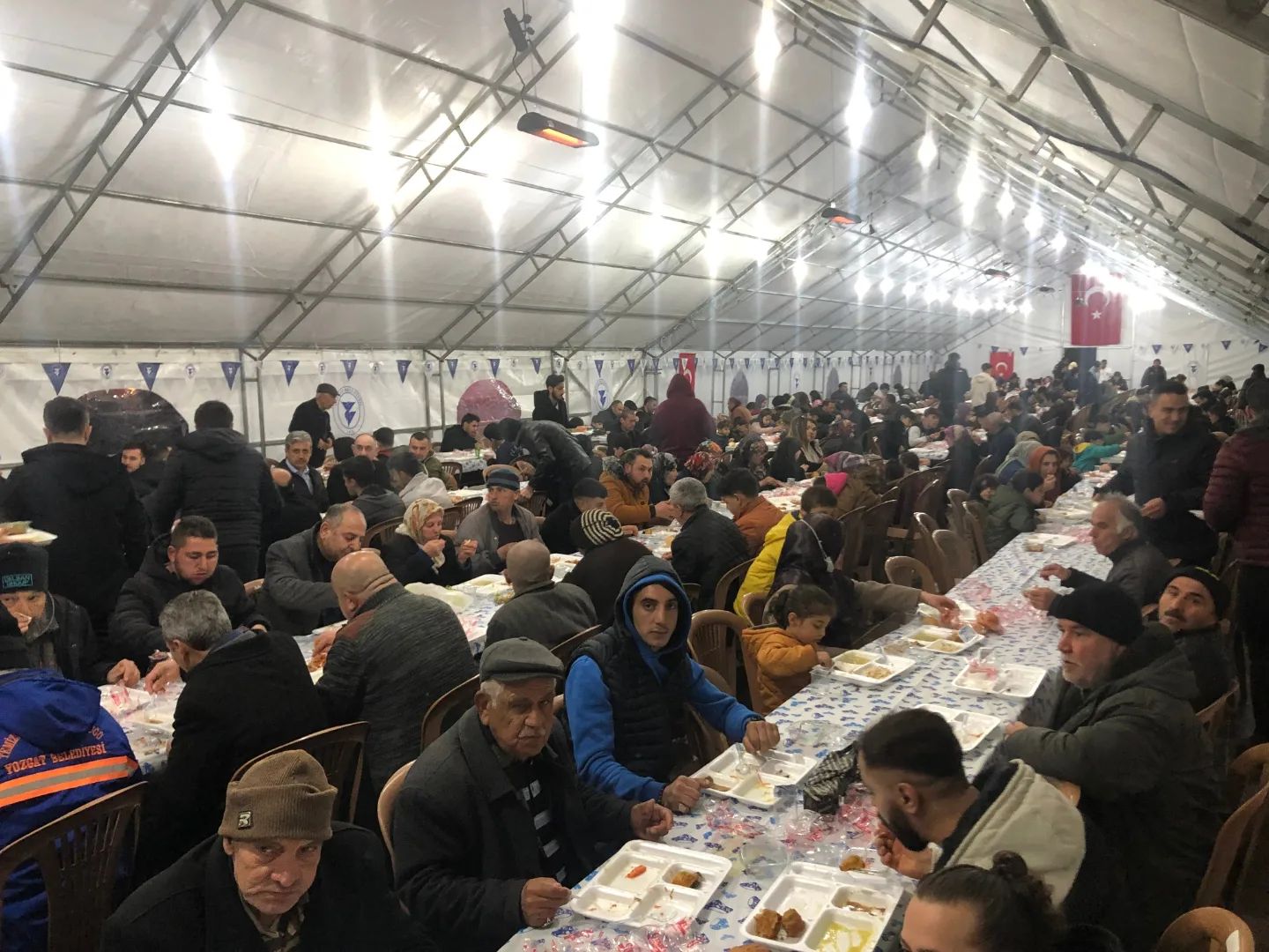 Başkan Köse, İlk iftarı vatandaşlarla açtı