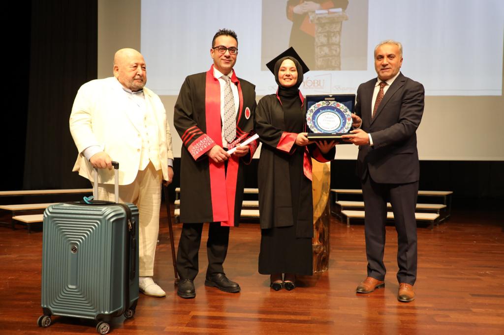 Bilal Şahin Başarılı Tıp Öğrencilerini Ödüllendirdi (1)