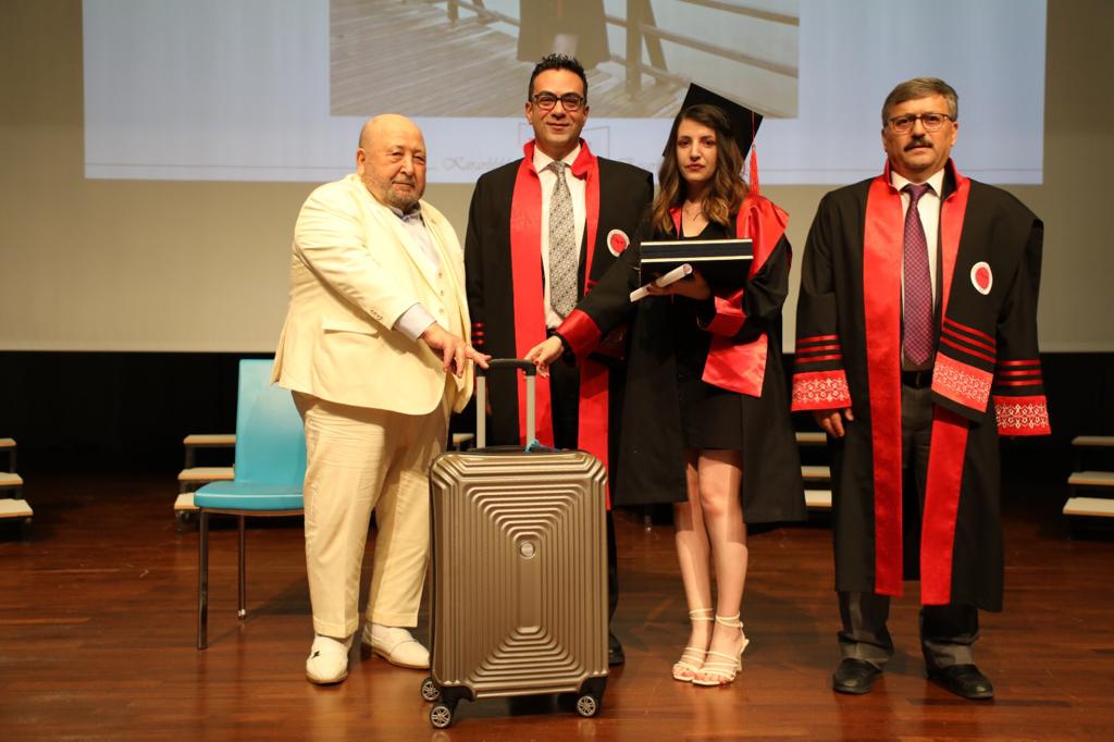 Bilal Şahin Başarılı Tıp Öğrencilerini Ödüllendirdi (2)