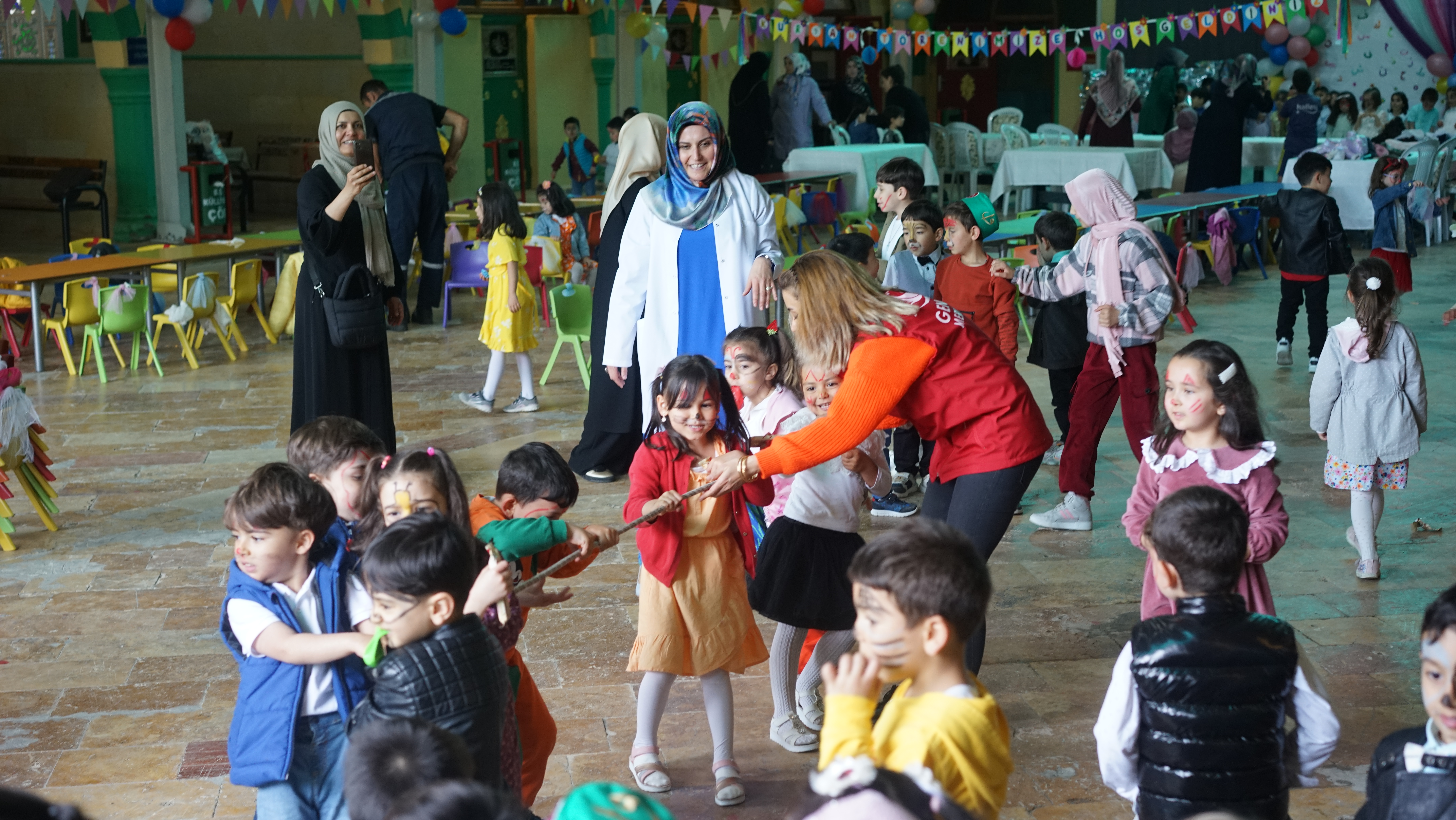 Naciye Afet Şahin'in minikleri Kur'an'a geçmenin sevincini yaşadı (2)