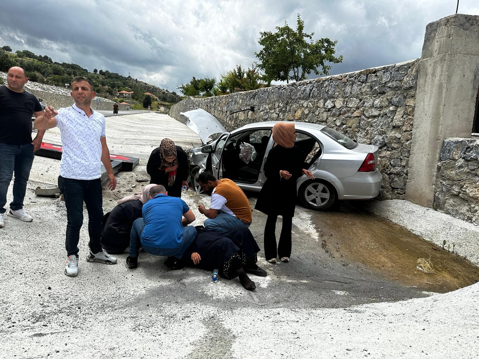 Yozgat’ta iki otomobil çarpıştı 4 yaralı (1)
