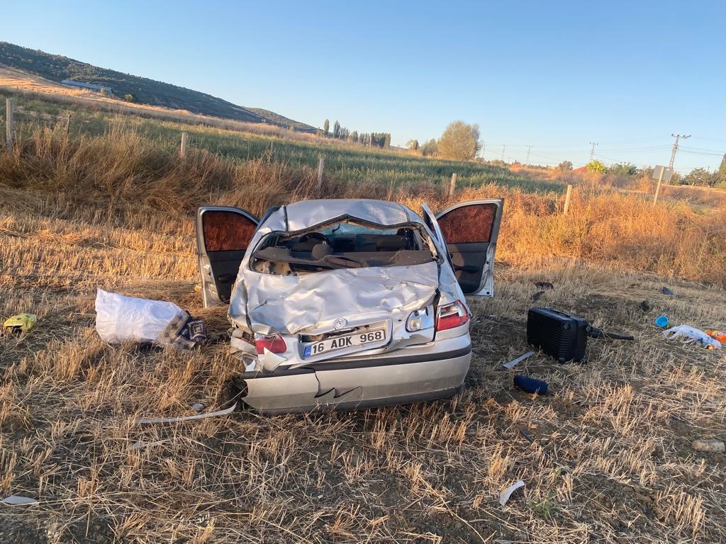 Akdağmadeni'nde trafik kazası 2 yaralı (1)