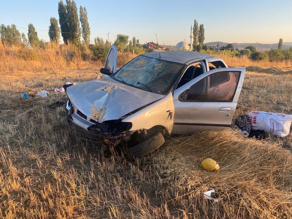 Akdağmadeni'nde trafik kazası 2 yaralı (2)