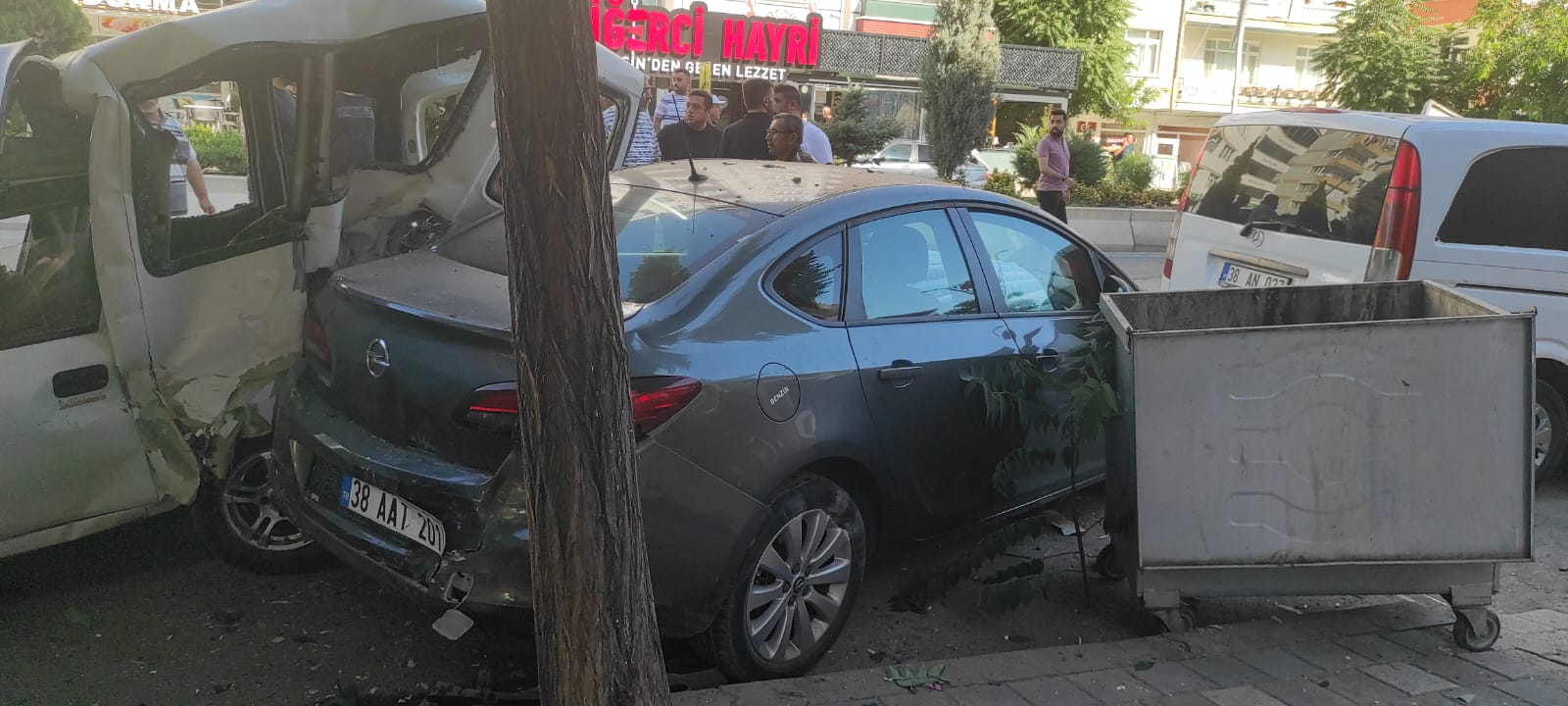 Yozgat’ta freni boşalan kamyon dehşet saçtı