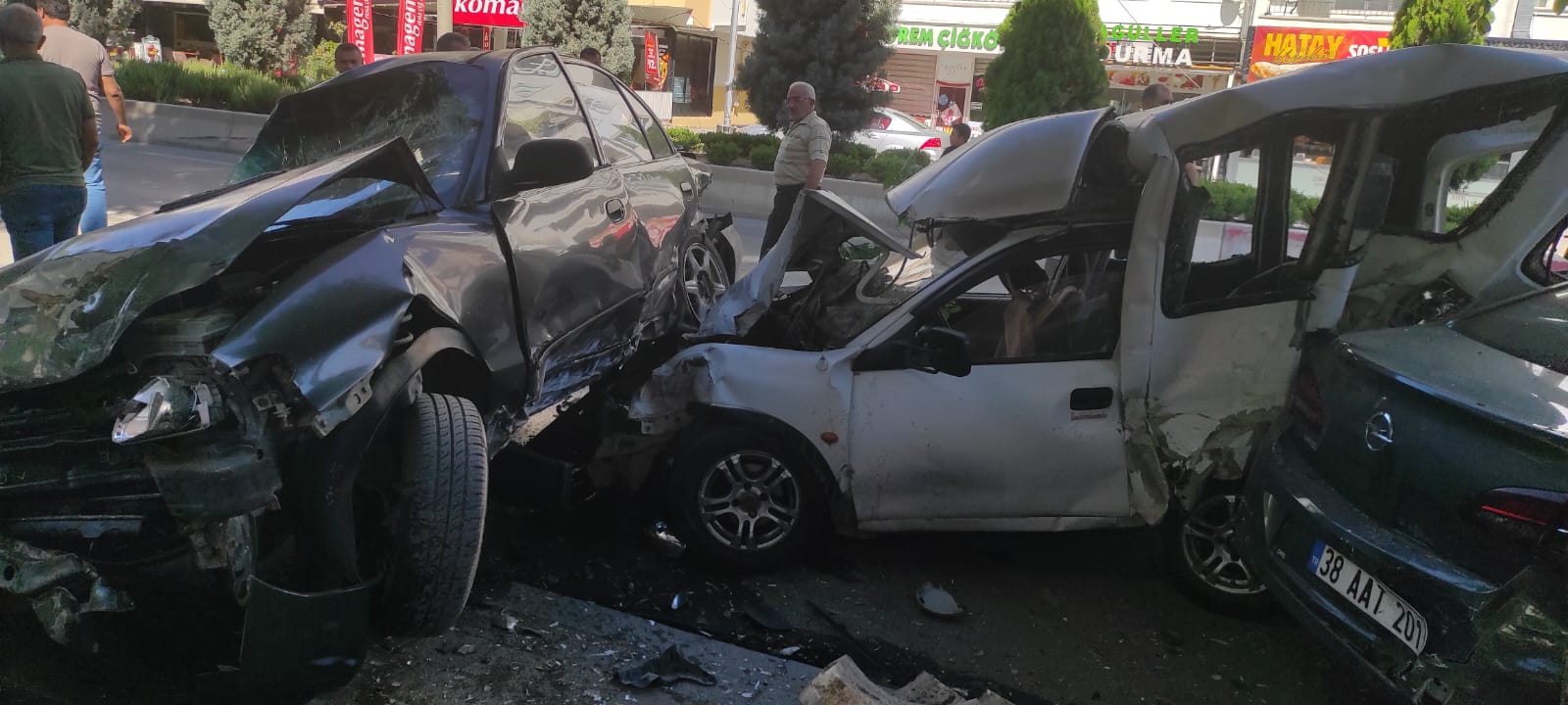 Yozgat’ta freni boşalan kamyon dehşet saçtı
