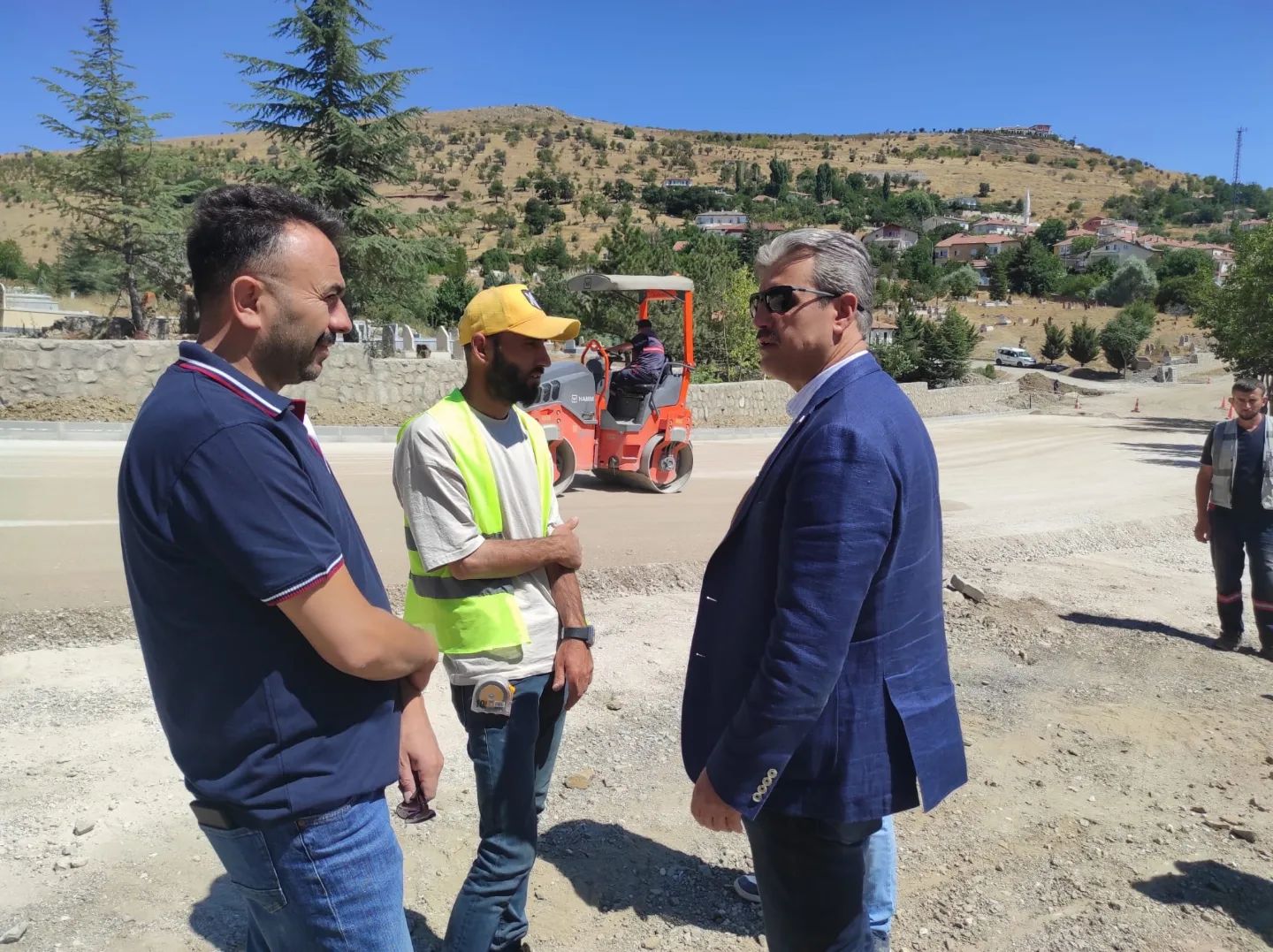 Yurt Caddesi Bulvarı'nda asfalt serimi başladı (3)