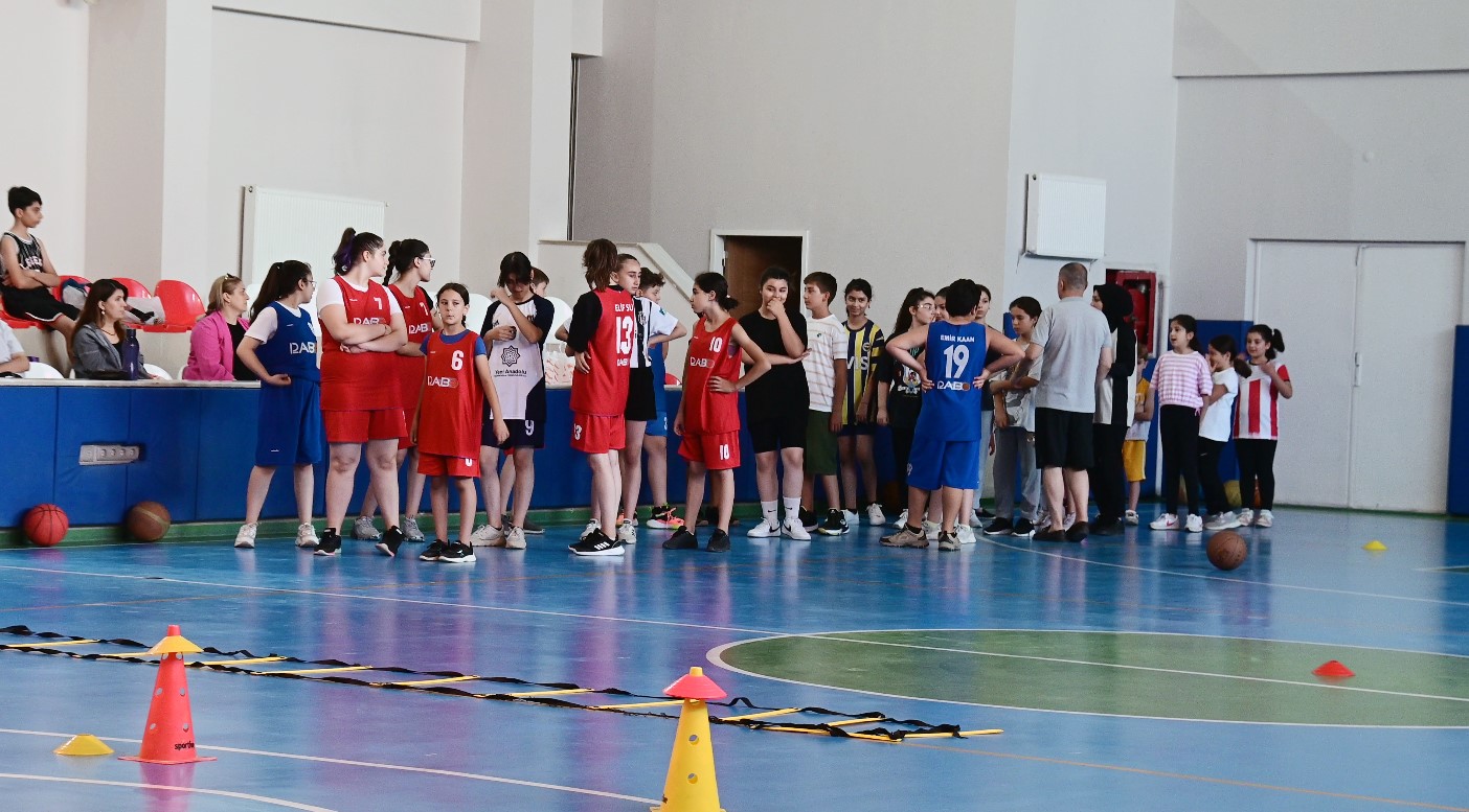 Başkan Ekinci’den basketbolculara gezi sözü (1)