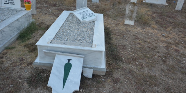 Batı Trakya Narlıköy'deki Türk mezarlığına saldırı (1)