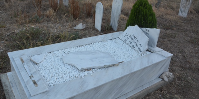 Batı Trakya Narlıköy'deki Türk mezarlığına saldırı (2)