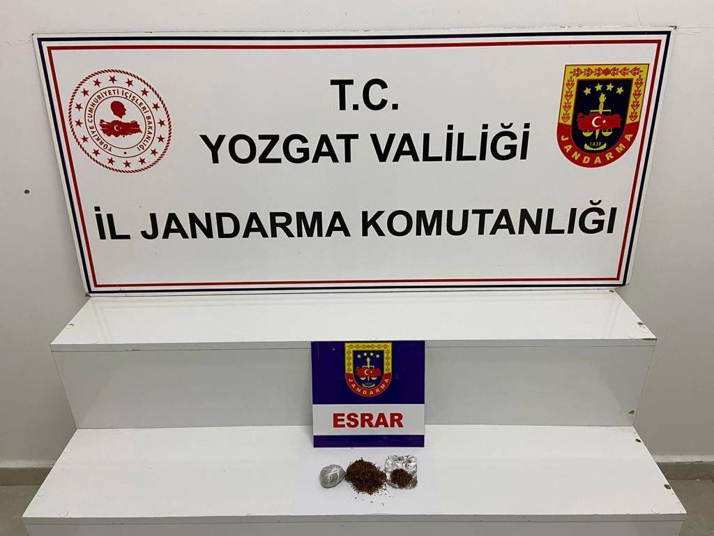 Kayseri'den Yozgat'a uyuşturucu getirirken gözaltına alındılar (2)