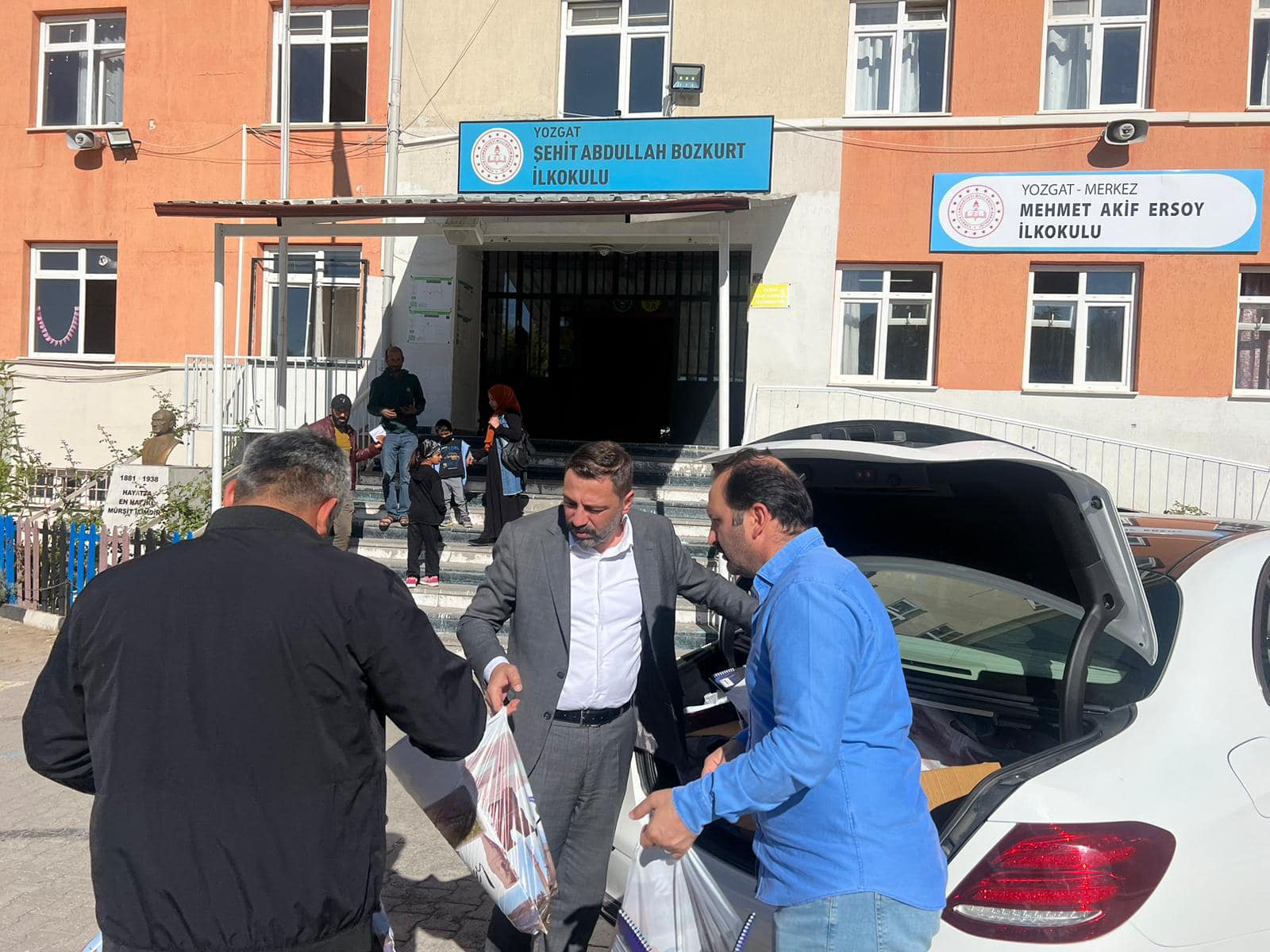 MHP Yozgat'tan okullara kırtasiye yardımı (2)