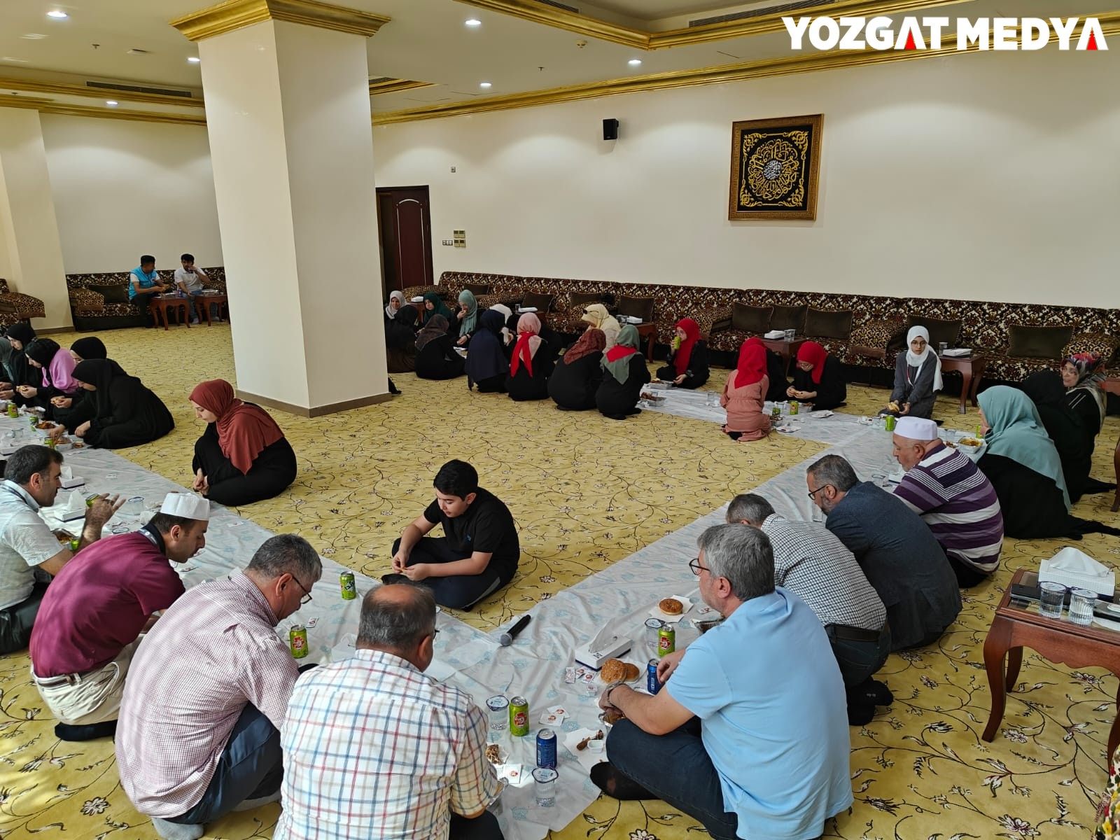 Diyanet Mekke'de Umrecilere yemek ikramında bulundu (2)