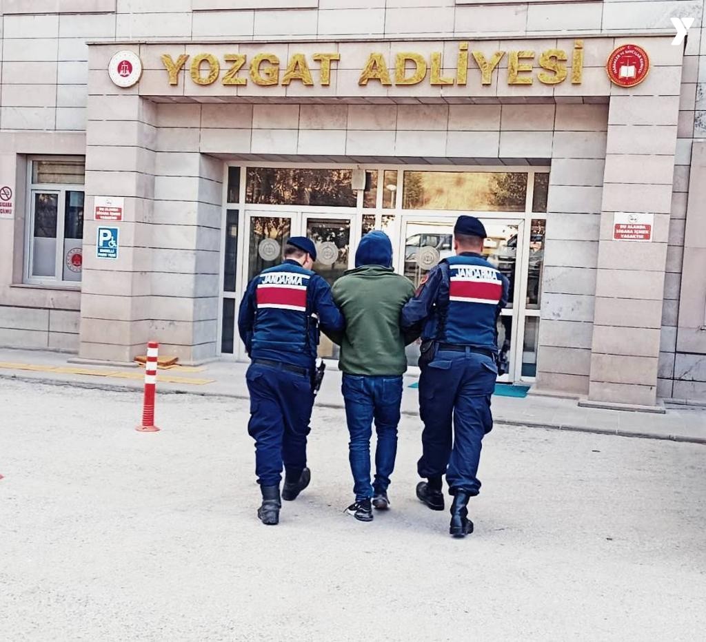 Jandarmadan aranan şahıslara yönelik operasyon 15 gözaltı (3)