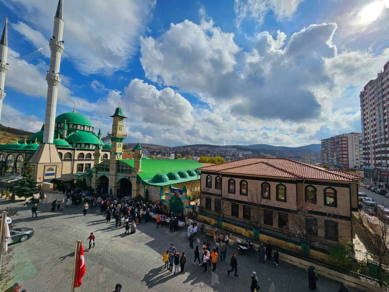 Hayırsever İş İnsanı Bilal Şahin'den Kurban Bayramı Mesajı (2)