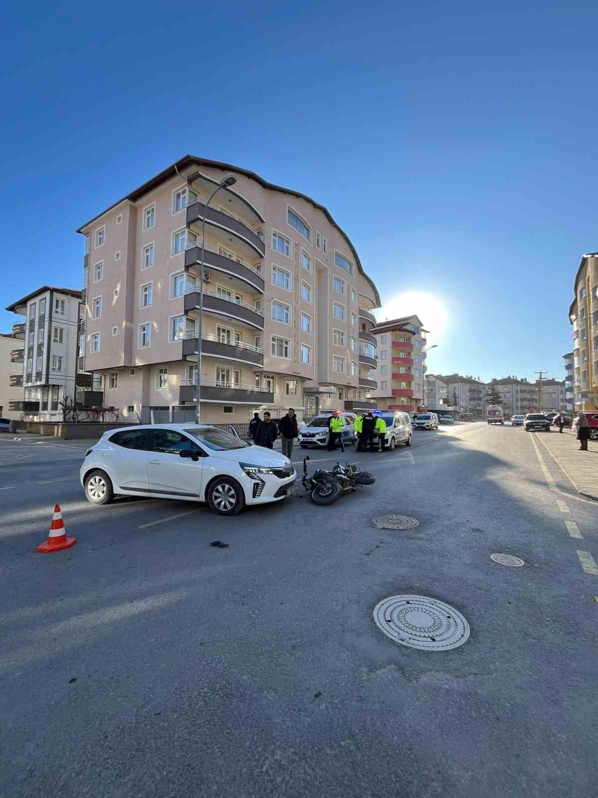 Akşehir'de otomobil ile motosiklet çarpıştı: 1 yaralı