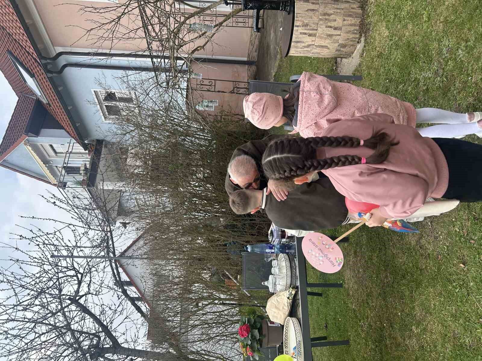 Almanya'da bayram coşkusu: Çocuklar kapı kapı gezip şeker topladı