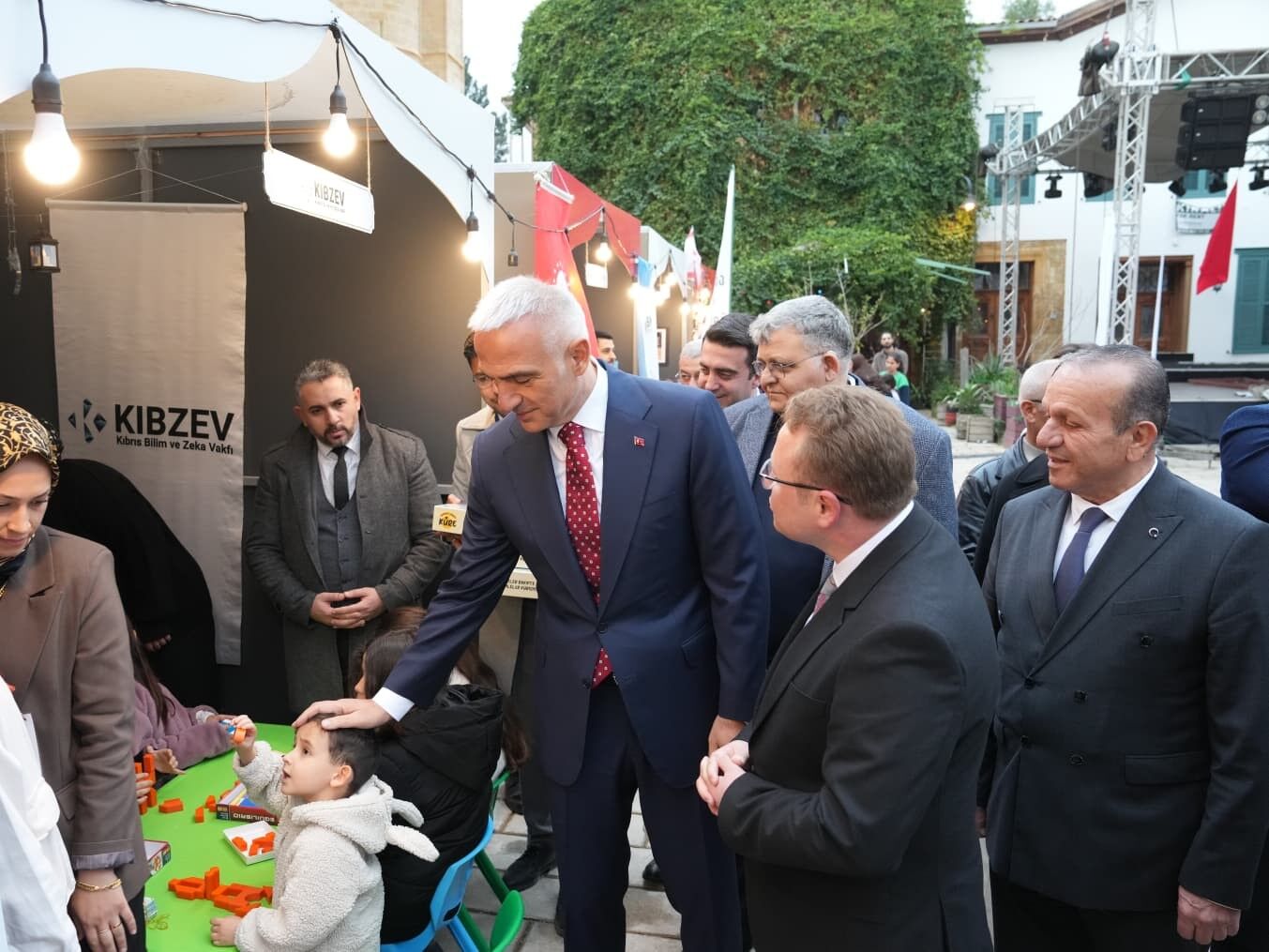 Bakan Ersoy: 'KKTC'nin haklı davasında bir milim dahi geri adım atmayız'