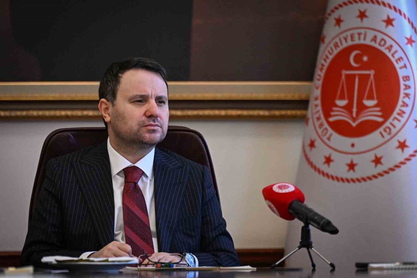 Bakan Gürlek: '10 yılı doldurmayan bir hakim, ticaret mahkemesi başkanı olmayacak'