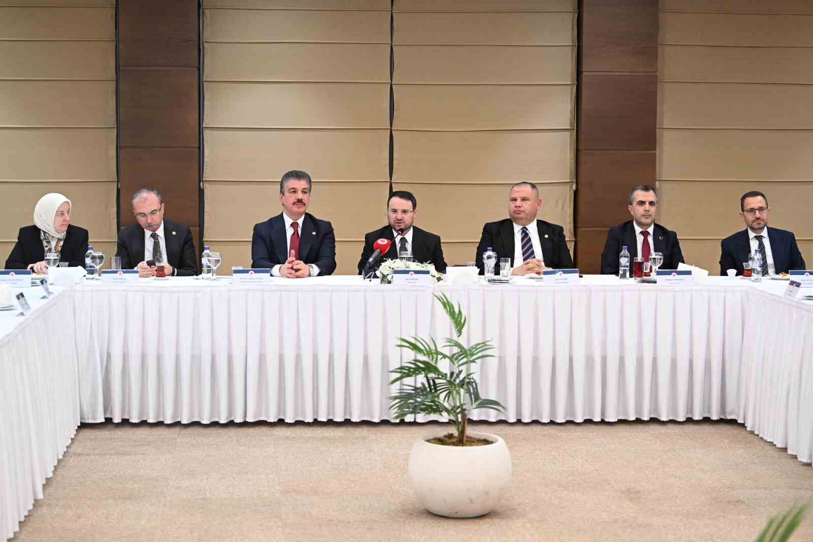 Bakan Gürlek: 'İzmir, Ankara ve İstanbul'da bir irtibat bürosu kuracağız'