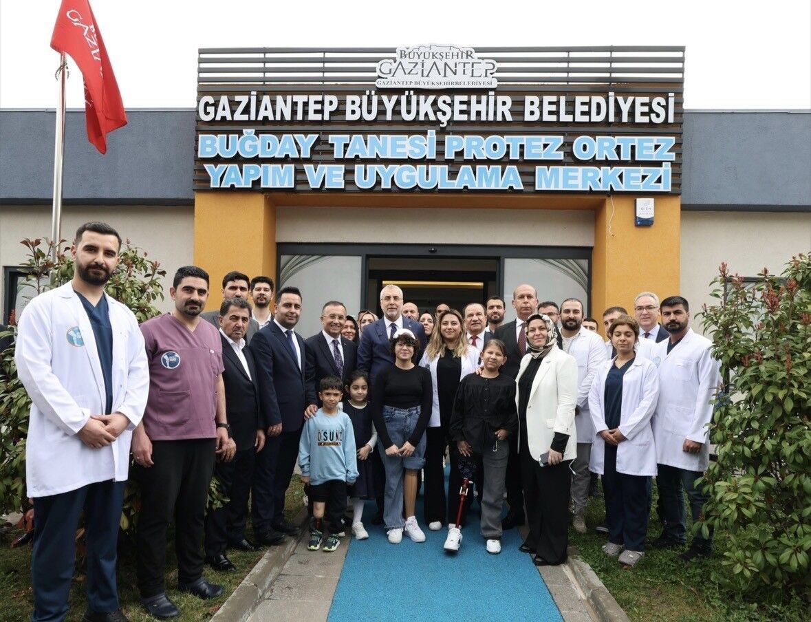 Bakan Işıkhan, Gaziantep Protez-Ortez Merkezi'nde engelli bireylerle bir araya geldi