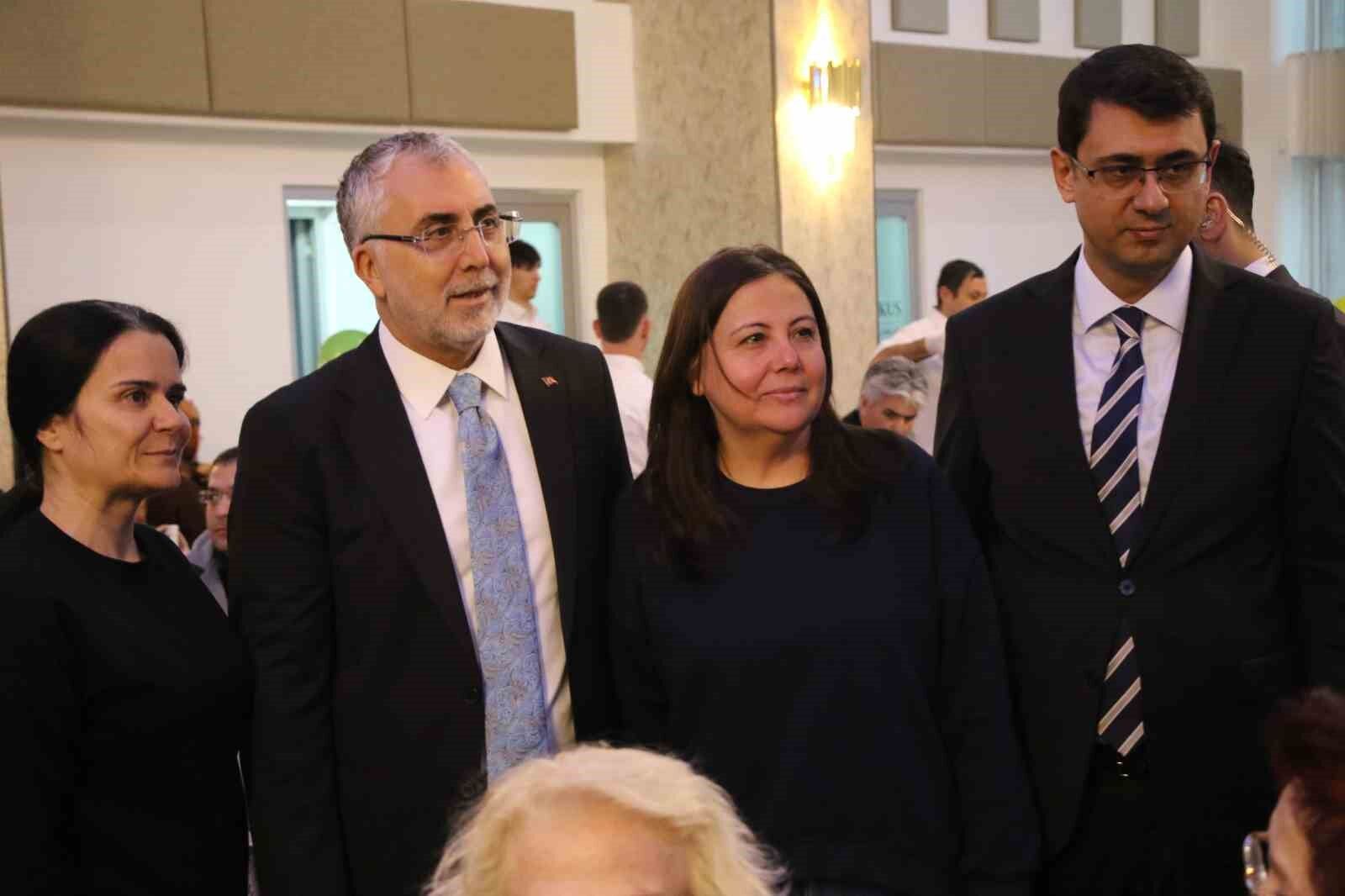 Bakan Işıkhan: 'Türkiye olarak, sulhun ve sağ duyunun hakim olduğu bir diplomasi ortamının tesisi için çalışmaya devam edeceğiz'