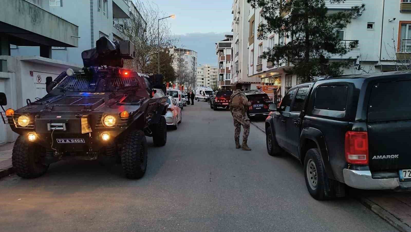Batman'da aile katliamı: Anne ve ağabeyini öldürdü