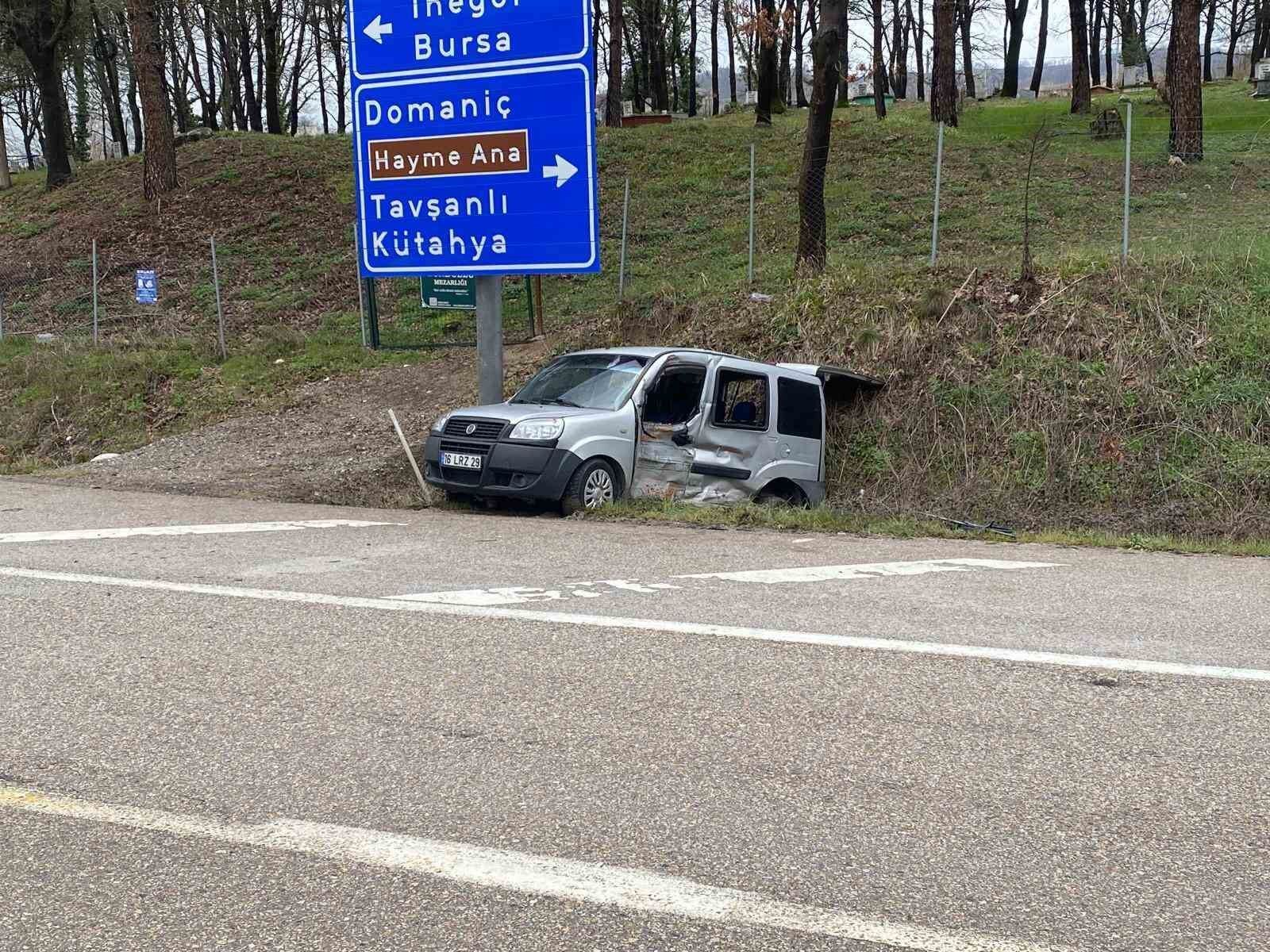Bursa'da kamyonet ile hafif ticari araç çarpıştı: 4 yaralı