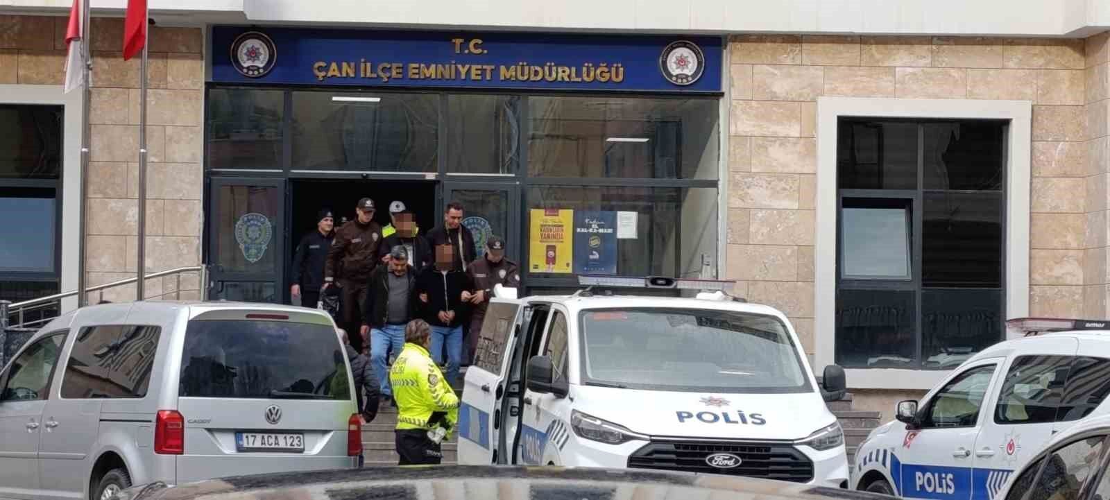 Çaldıkları araçla Edremit'te yakalanan 2 şüpheli tutuklandı