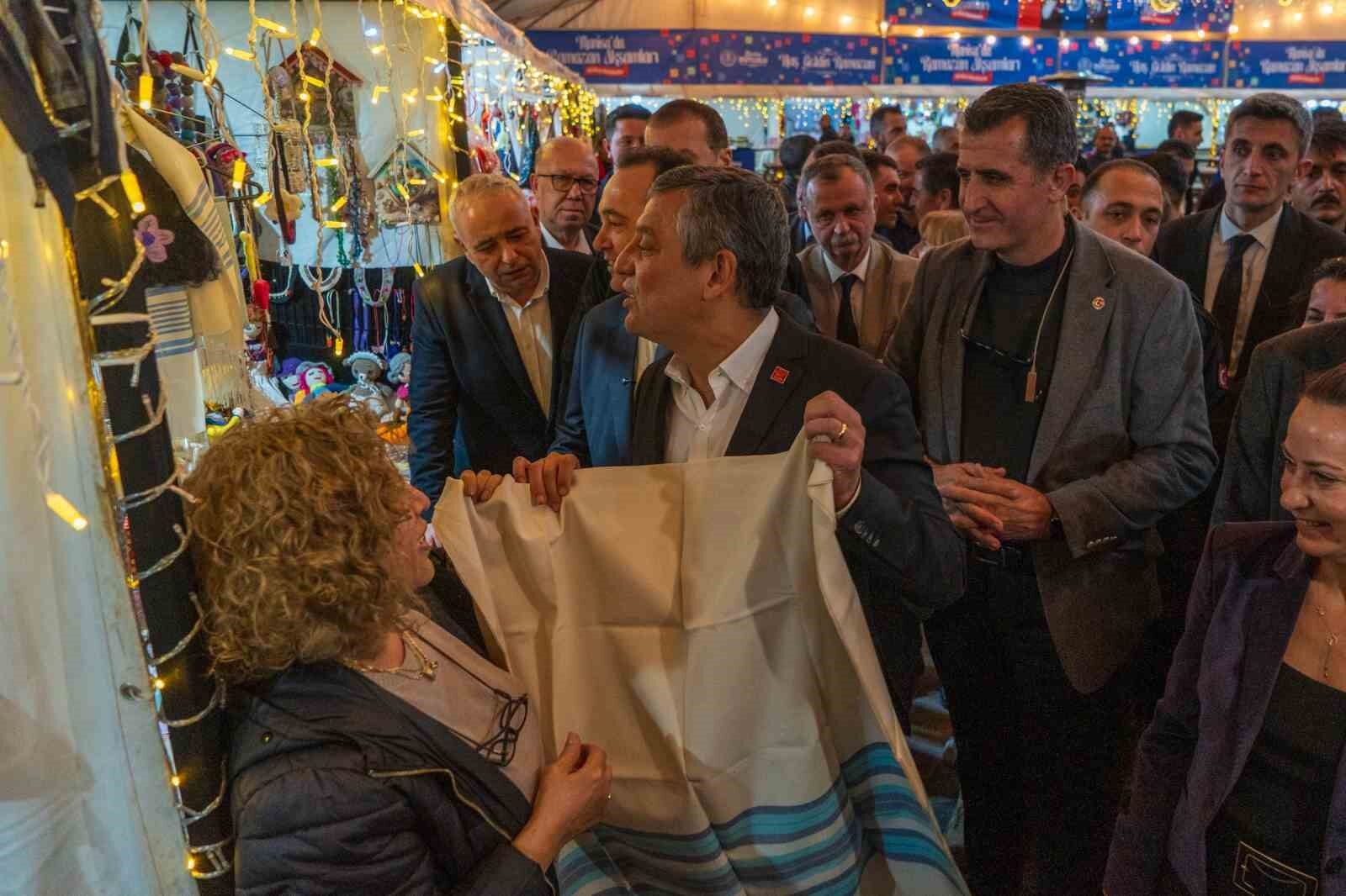 CHP Genel Başkanı Özel'den Manisa'da buruk iftar