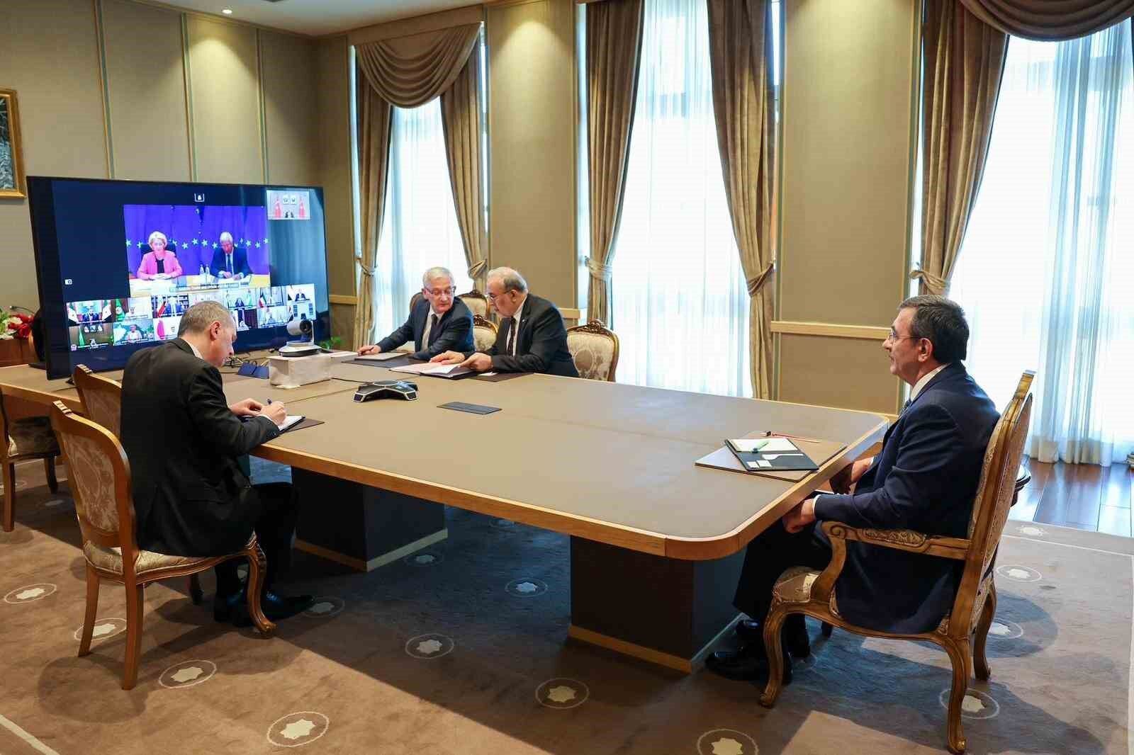 Cumhurbaşkanı Yardımcısı Yılmaz: 'Üçüncü ülkeleri de hedef alan saldırıları kınıyor, çatışmaların sona ermesi için diplomatik çabalarımızı çok taraflı olarak sürdürüyoruz'