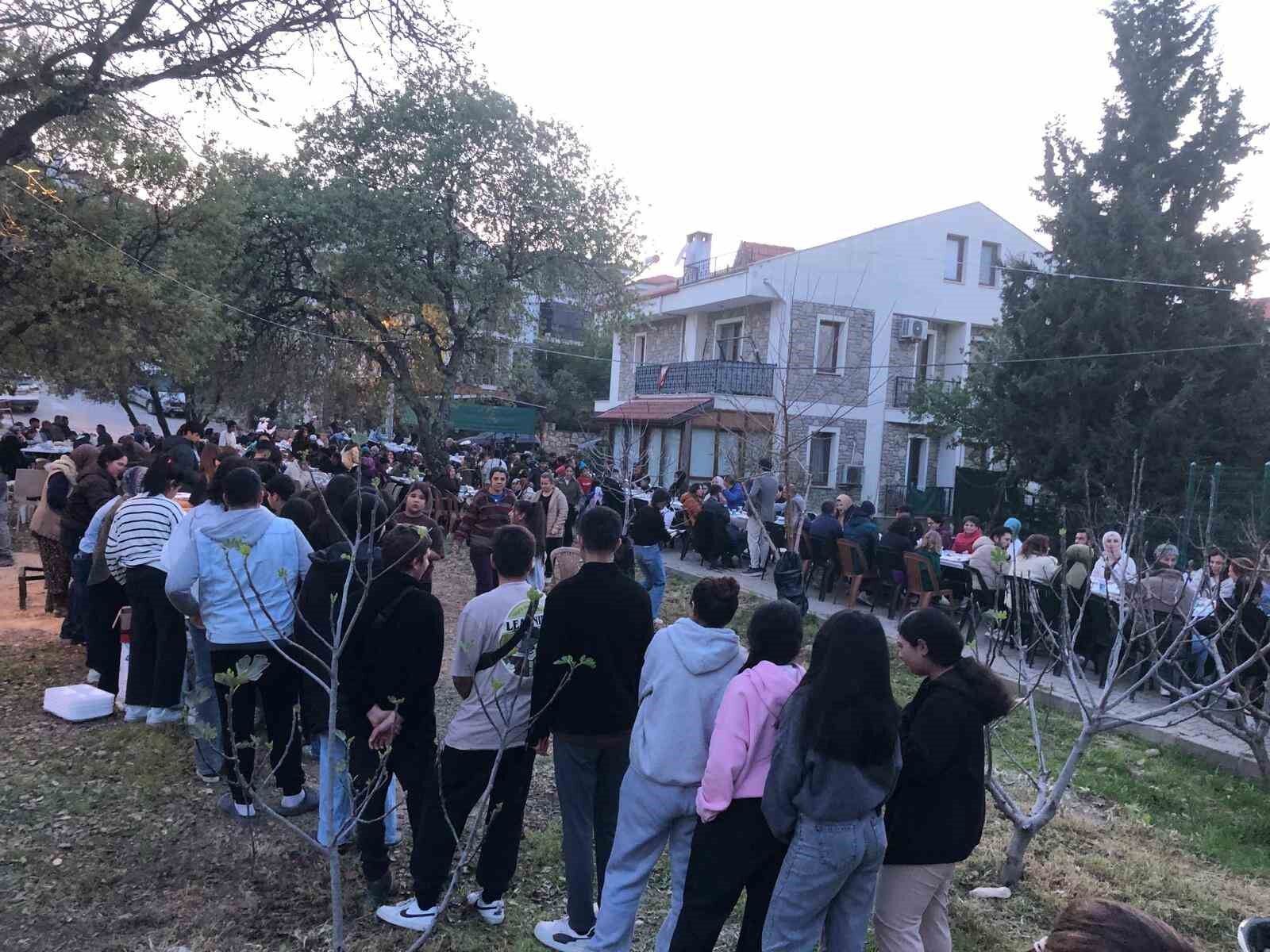 Datça İmam Hatip Lisesi'nden iftar yemeği