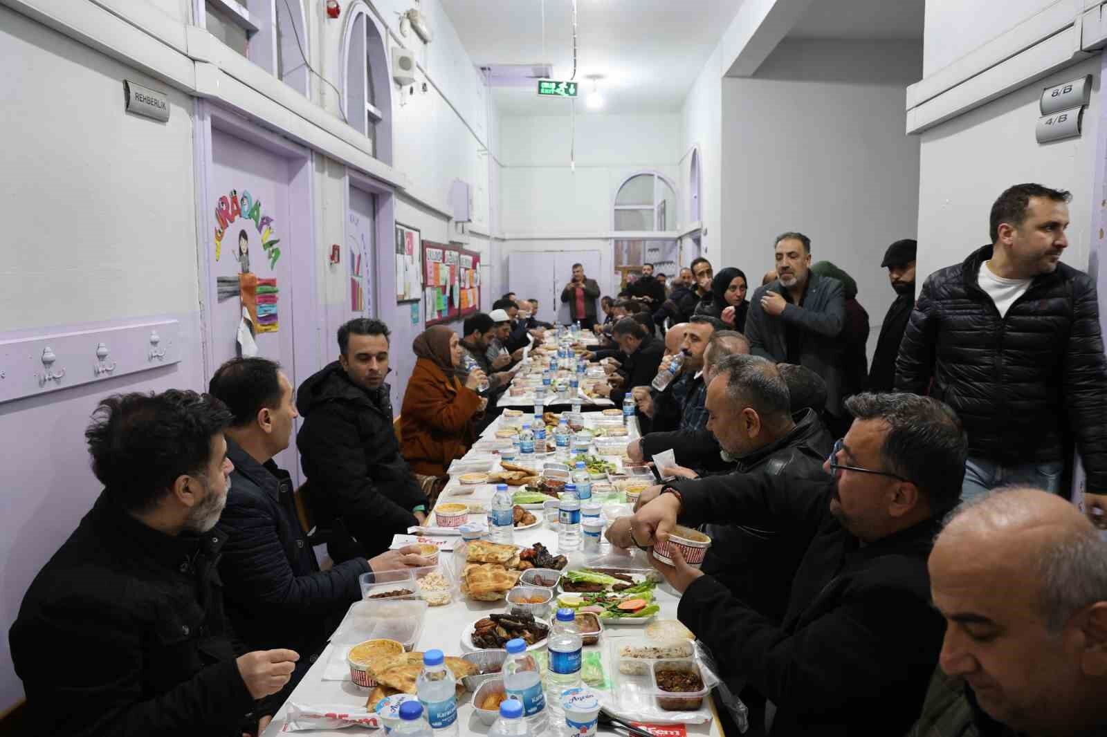 Diyarbakır'da 112 yıllık okulda iftar