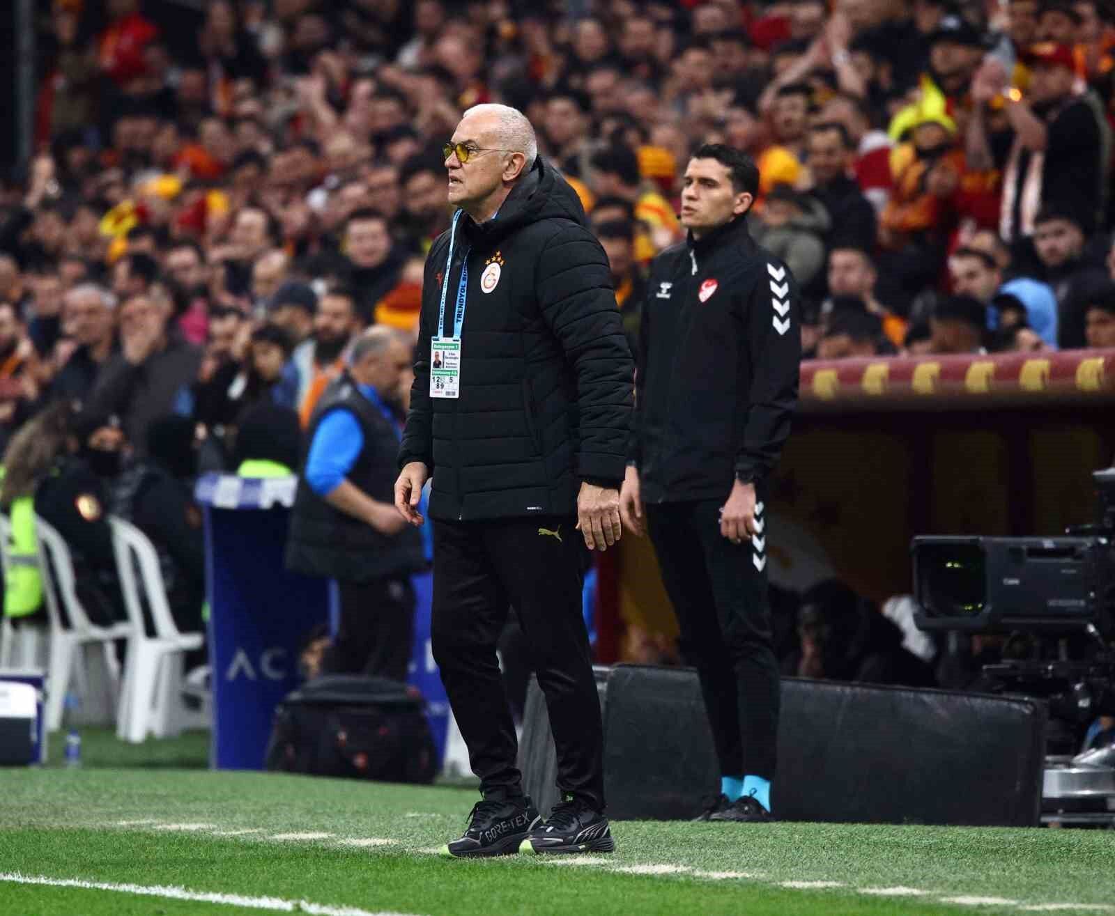 Galatasaray'da 3 değişiklik