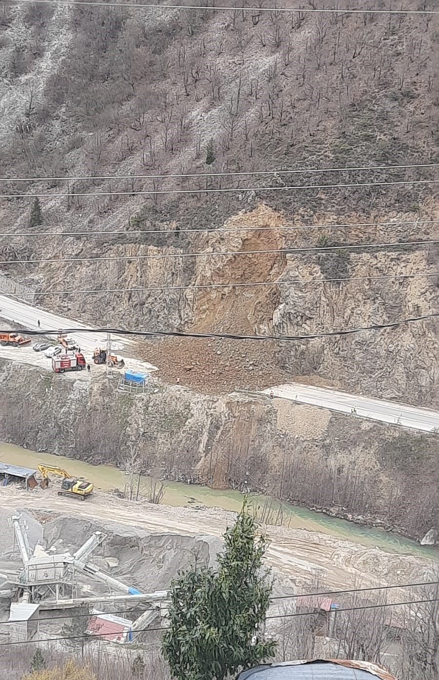 Gümüşhane-Giresun karayolunda heyelan