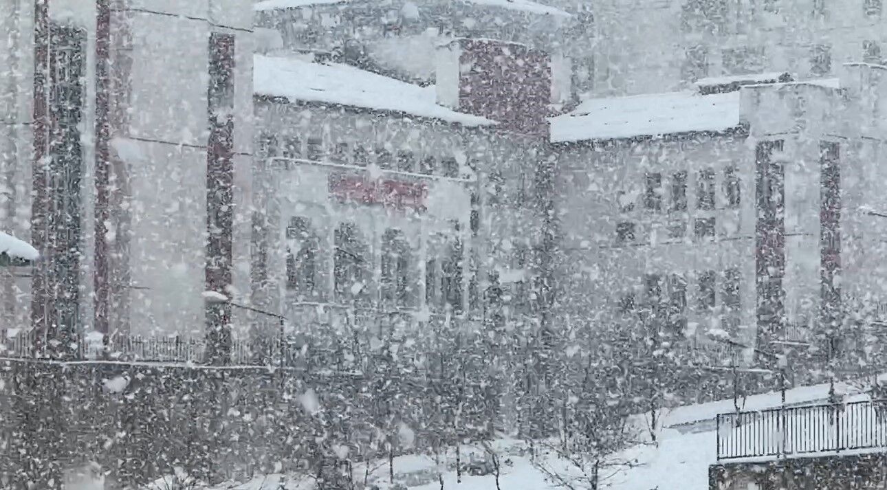Hakkari ve Yüksekova'da eğitime kar engeli