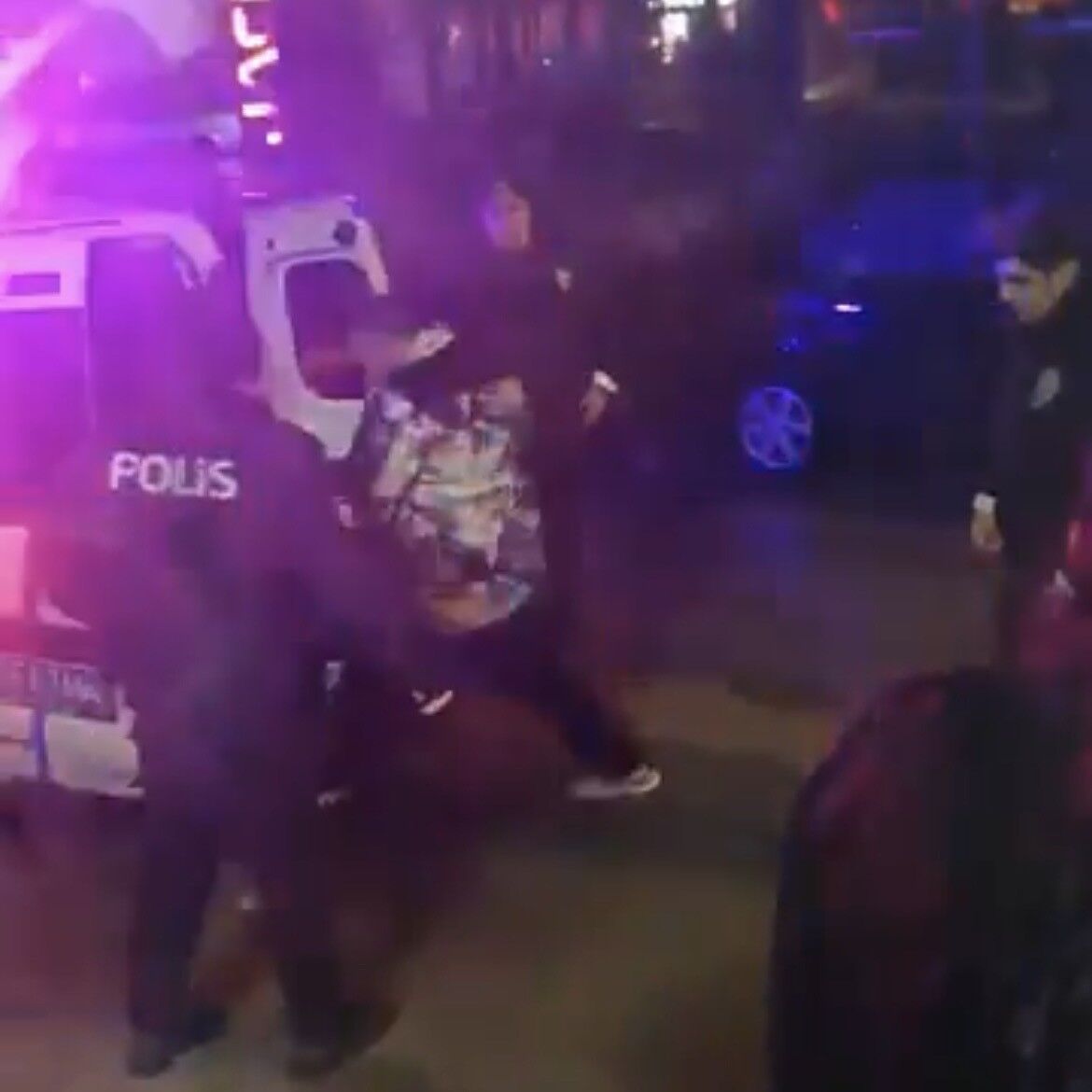 İzmir'de öğrenci yurduna girerek uygunsuz hareketlerde bulunan şüpheli tutuklandı