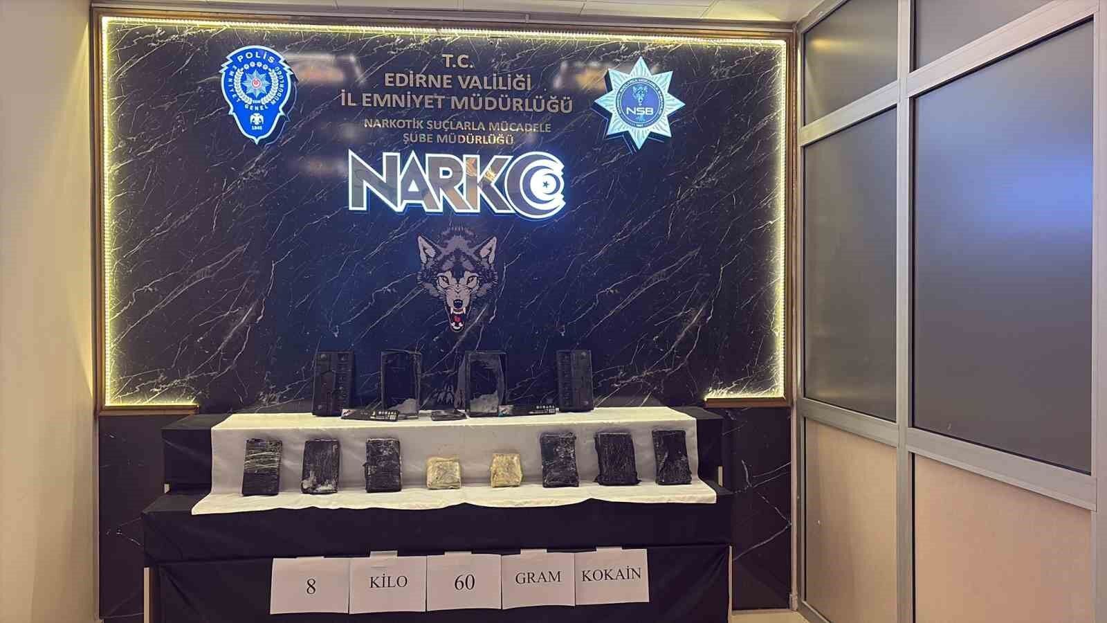 Kapıkule'de araçtaki gizli bölmede 8 kilo 60 gram kokain ele geçirildi