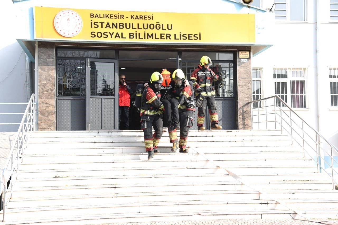 Karesi'de 413 öğrencili dev deprem tatbikatı