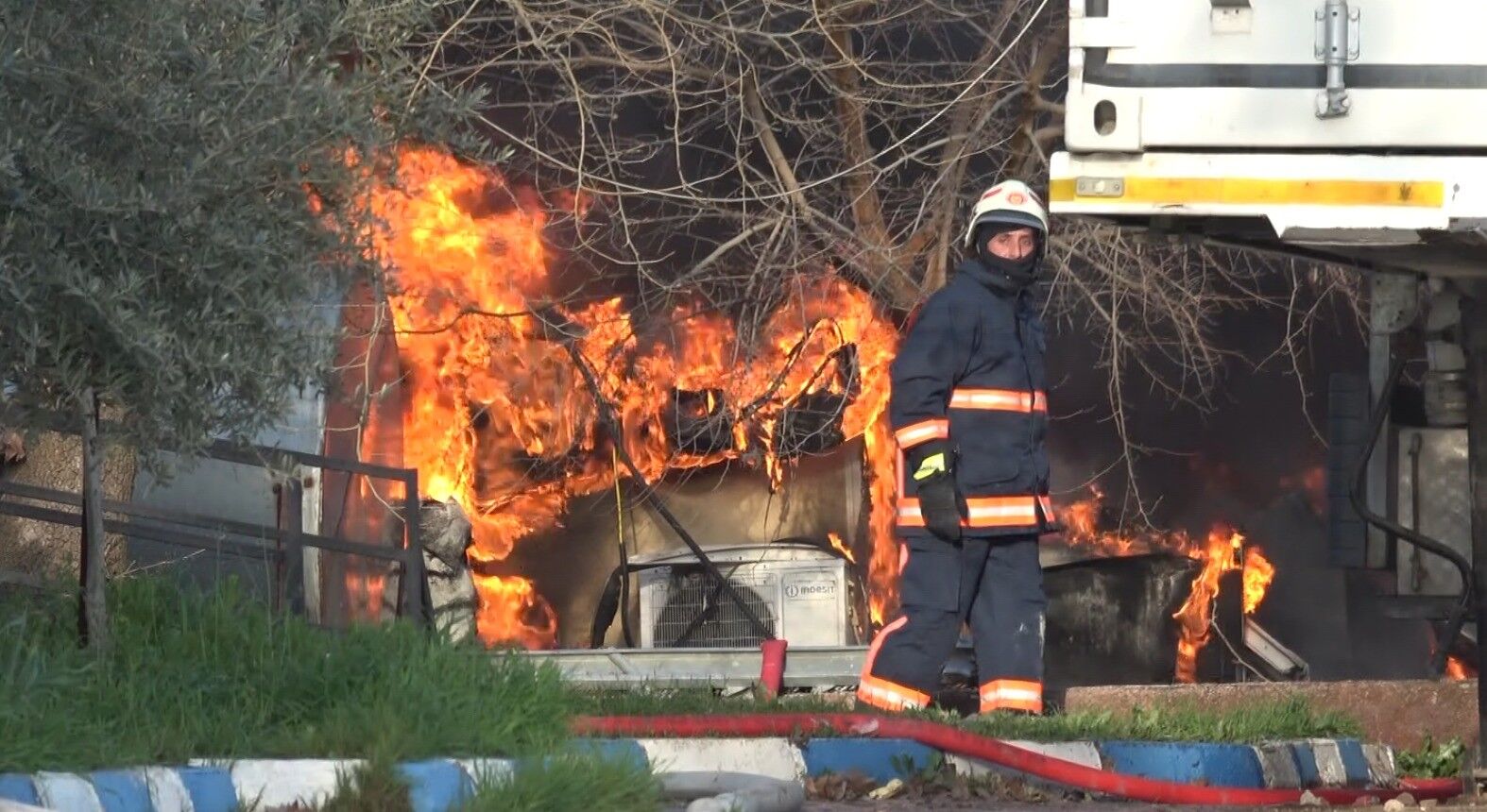 Kilis'te STK'ya ait prefabrik yapıda yangın