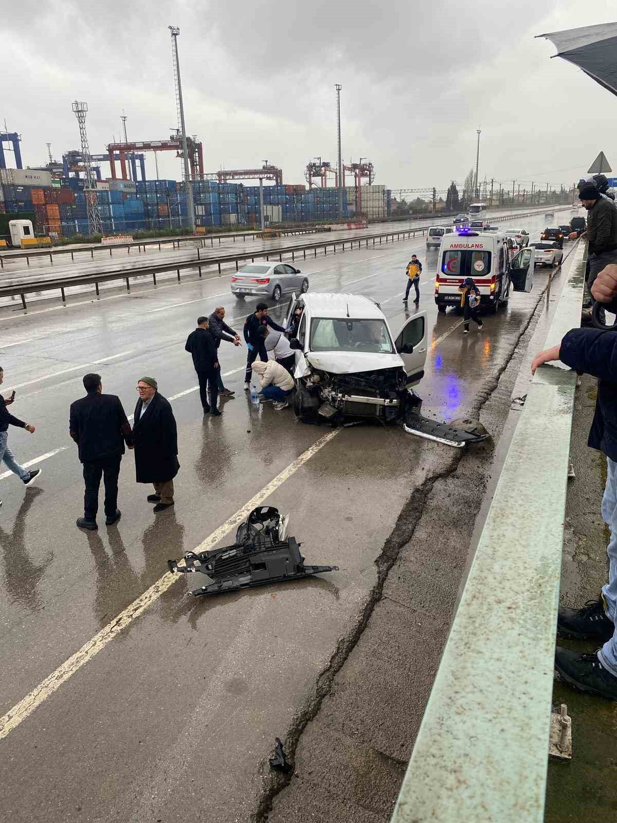 Kocaeli'de zincirleme kaza: 3 yaralı